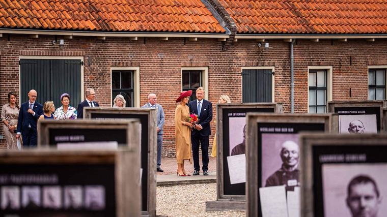 Willem-Alexander en Máxima komen aan in Veenhuizen: volg het koninklijke streekbezoek hier