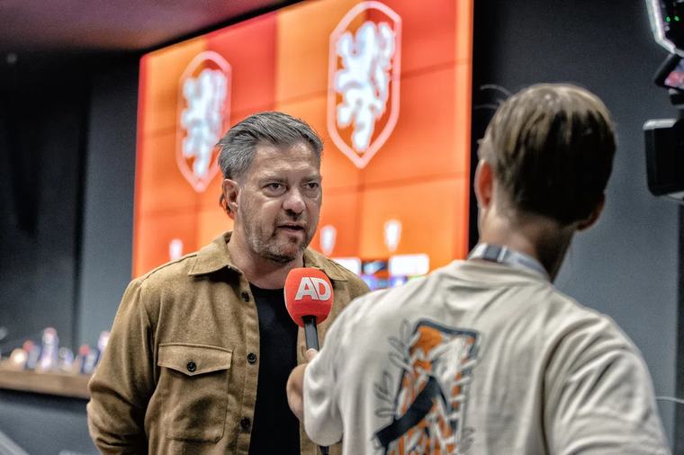 Sjoerd Mossou verbijsterd na Ajax-PSV: 'Enige verklaring voor deze blunder'