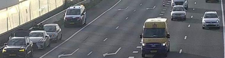 Twee ongelukken op A12, afgesloten rijstroken zorgen voor file