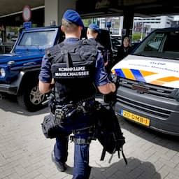 Achttienjarige man met vuurwapen en munitie aangehouden op Schiphol