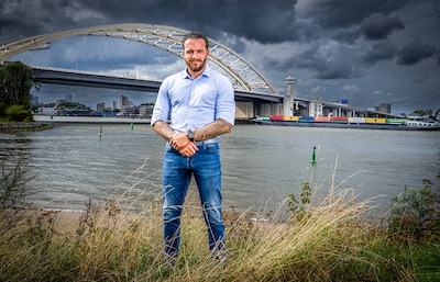 Op de Maasvlakte draait Fabian vandaag de kranen juist níet: havenwerkers leggen urenlang werk neer