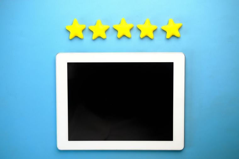 Jouw online reviews helpen cybercriminelen om je vrienden te vinden