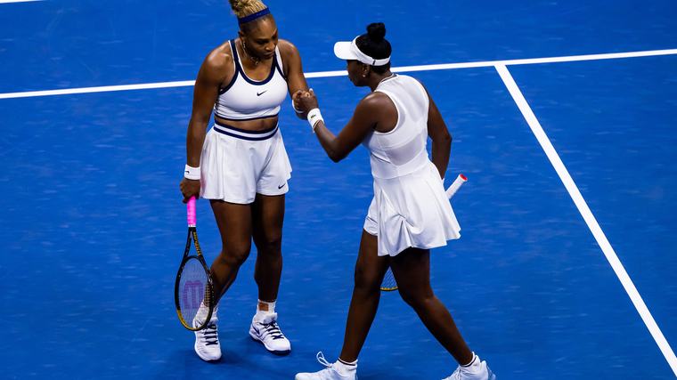 LIVE US Open | Venus en Serena Williams uitgeschakeld in dubbelspel