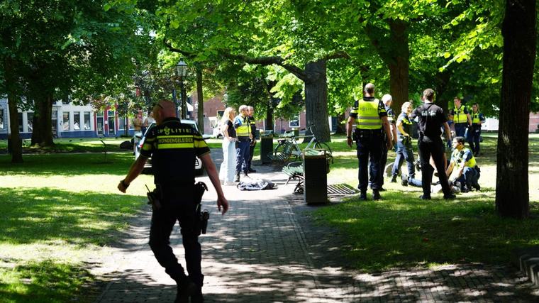 Crack overspoelt straatleven in Groningen: gebruikers veranderen in zombies. ’Volledig in trance staren ze in het niets’
