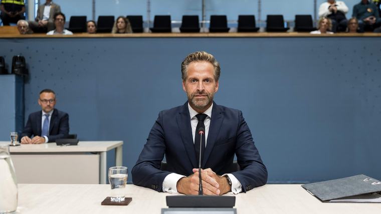 Coronaverhoor met Hugo de Jonge legt spanningen in kabinet bloot: noemde collega-minister Ollongren ’een bak grind’