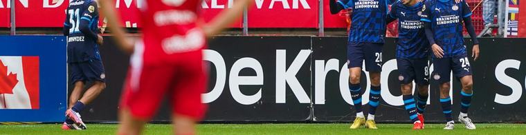 FC Utrecht-trainer Correia schaamt zich na pak slaag tegen PSV: 'Proces verloopt zeker niet naar wens'