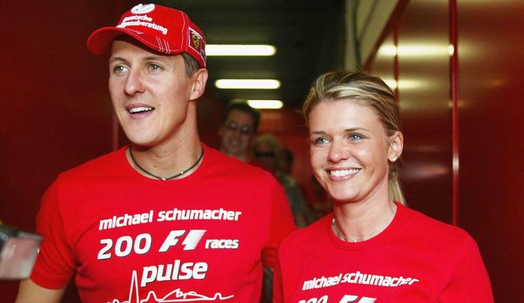 Zo gaat het nu echt met Michael Schumacher: een zeldzaam tv-optreden van zijn vrouw en broer die ‘erg ontroerd’ waren
