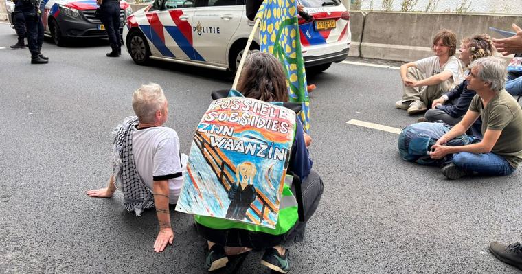 Vier demonstranten Extinction Rebellion nog vast, 53 aanhoudingen in totaal