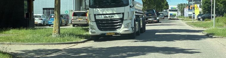 Zwolse bedrijven zijn parkeeroverlast zat: 'Auto's worden met heftruck verplaatst'