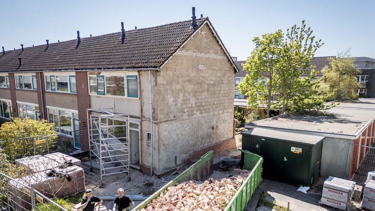 Grootschalig herstel gestutte woningen in Meppeler wijk Koedijkslanden gaat medio september definitief van start. Bewoners: ’Dat wordt hoog tijd’