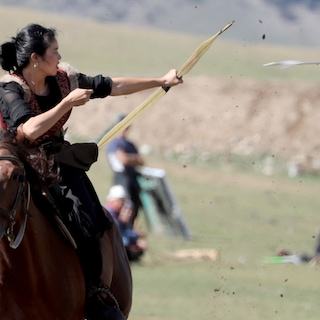Nomad Games in Kirgizië maken wij-gevoel los: ‘Ik zag moderne posters van mooie, sterke vrouwen op paarden, met pijl en boog’