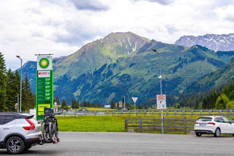 Automobilist stopt 88 seconden bij tankstation, nu moet hij 372 euro aftikken