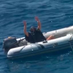 Video | Zeiler juicht als kustwacht hem op 1.000 kilometer uit de kust redt