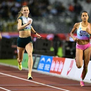 Het lukt Femke Broeders-Bol nét niet op de 800 meter: ze wordt tweede met slechts 0,06 seconden verschil