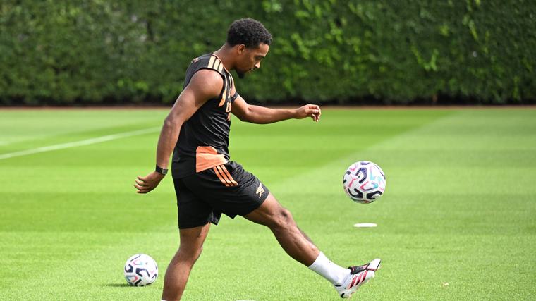 Jurriën Timber na blessure klaar voor rentree bij Arsenal: ’Hij is in uitstekende conditie’