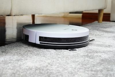 Man in Taiwan ziet via camera van robotstofzuiger zijn vrouw in bed met andere man, en moet nu zelf de cel in