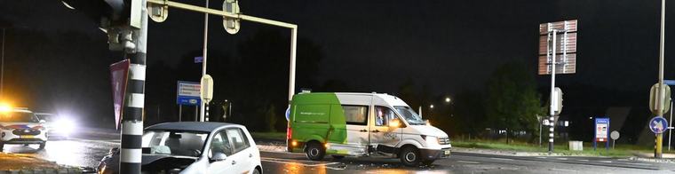 Flinke klap bij aanrijding op Schuilenburgsingel in Almelo, maar geen gewonden