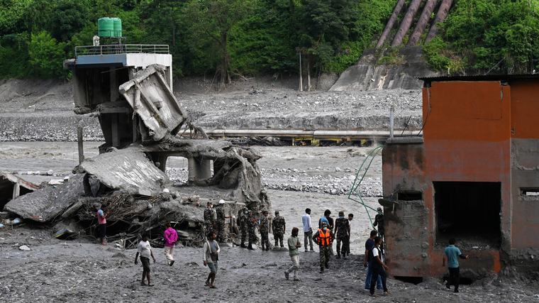 Derde overlevende gered uit ingestorte tunnel bij waterkrachtcentrale Nepal