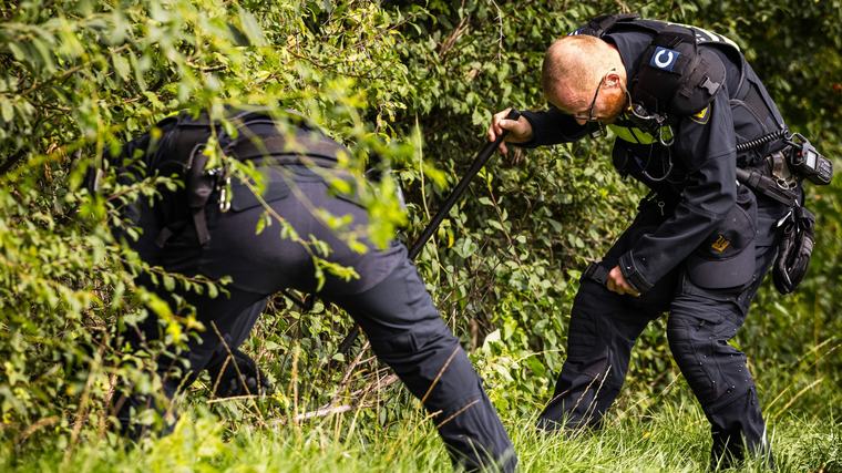 LIVE | Meerdere wapens gevonden bij zoektocht, onderzoek ME bij Overasselt afgerond