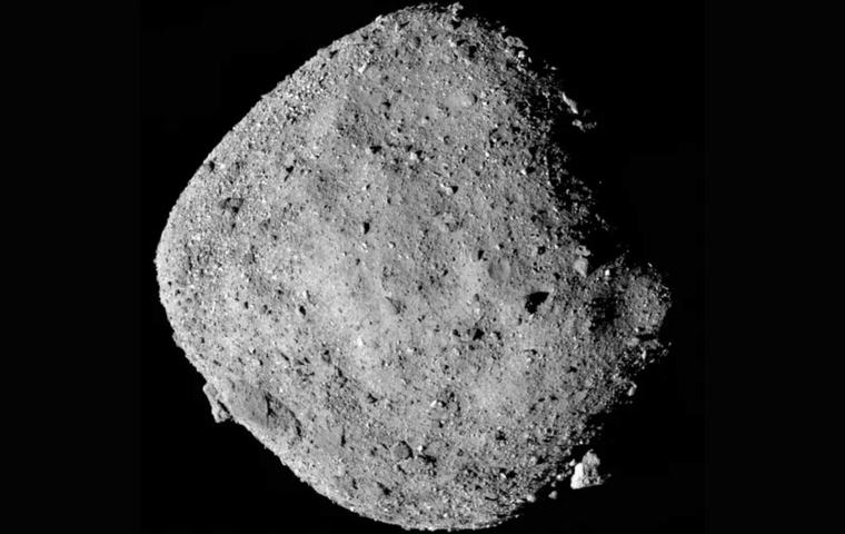 Het oppervlak van asteroïde Bennu is 50 keer zwakker dan gemalen koffie