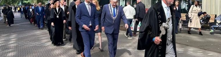 Academisch jaar na 451 jaar in Den Haag geopend in plaats van Leiden