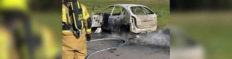 Auto in brand gestoken door bestuurder