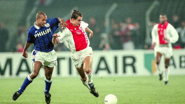 Marciano Vink ziet PSV als favoriet in topper: ’Nog zoveel vraagtekens bij Ajax’