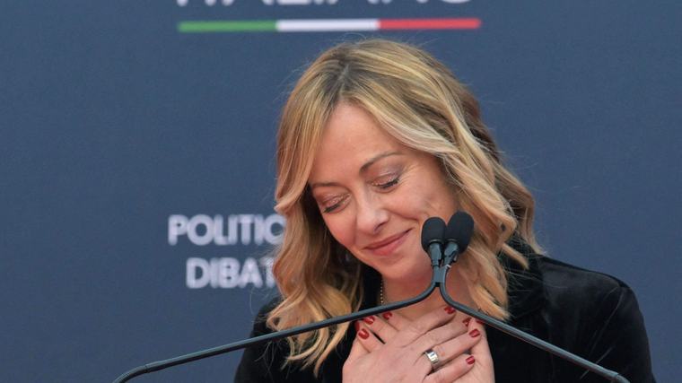 Meloni breekt Italiaans regeringsrecord: ’Haar politieke instinct is uitzonderlijk’