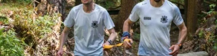 Björns dochter is blind en daarom gaat hij 200 kilometer met blinddoek op hardlopen