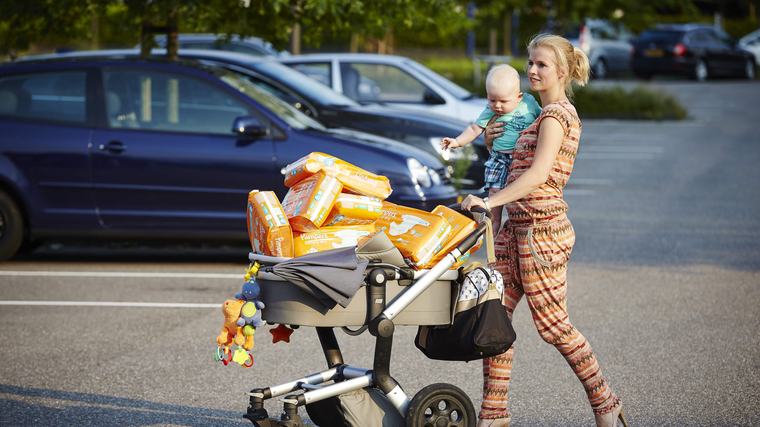 Jonge ouders en ouderen honderden euro’s duurder uit door plan luierinzameling: vrees voor ’gênante taferelen’