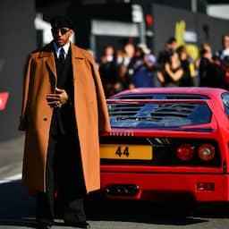 Hamilton steelt show op Monza met speciale Ferrari: 'Dit gebeurt nooit meer'