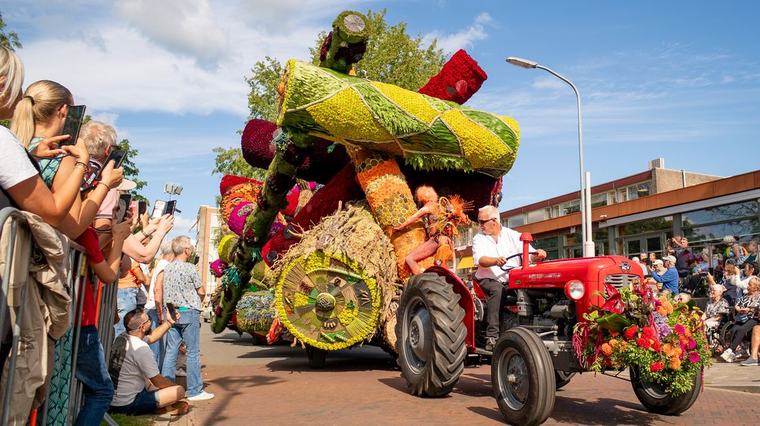 Bloemencorso in Eelde viert 70-jarig bestaan