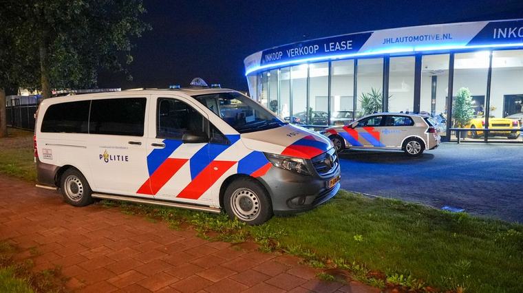 Jongeren vernielen auto's bij bedrijf in Hoogeveen: 'Ouders waren echt boos'