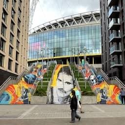 Video | Tachtigste verjaardag Freddie Mercury herdacht met muurschildering in Londen