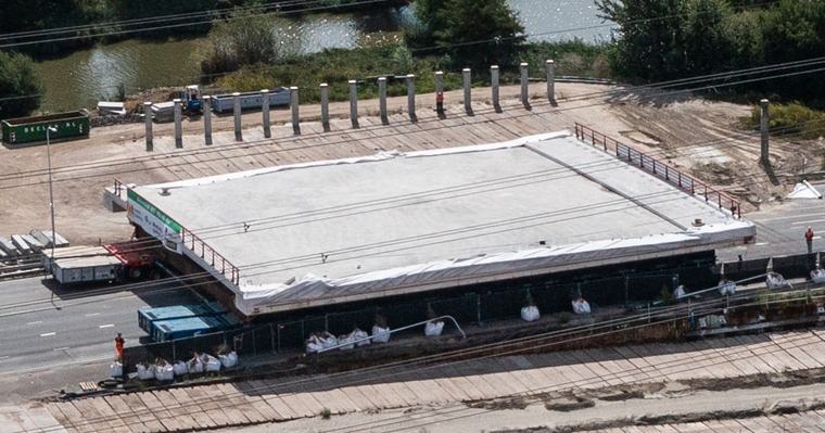 VIDEO: Loodzwaar wegdek wordt centimeter voor centimeter verreden