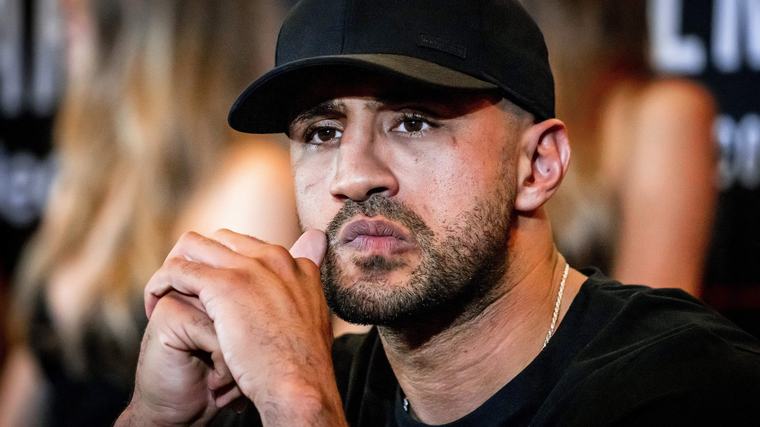 Kickbokser Badr Hari mag behandeling zaak in vrijheid afwachten